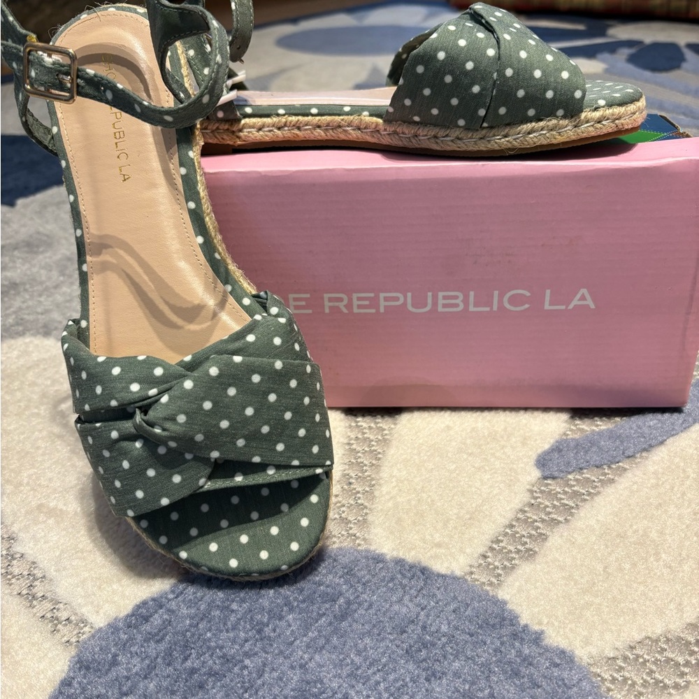 Sandals by Shoe Republic LA Khaki Green Size 8